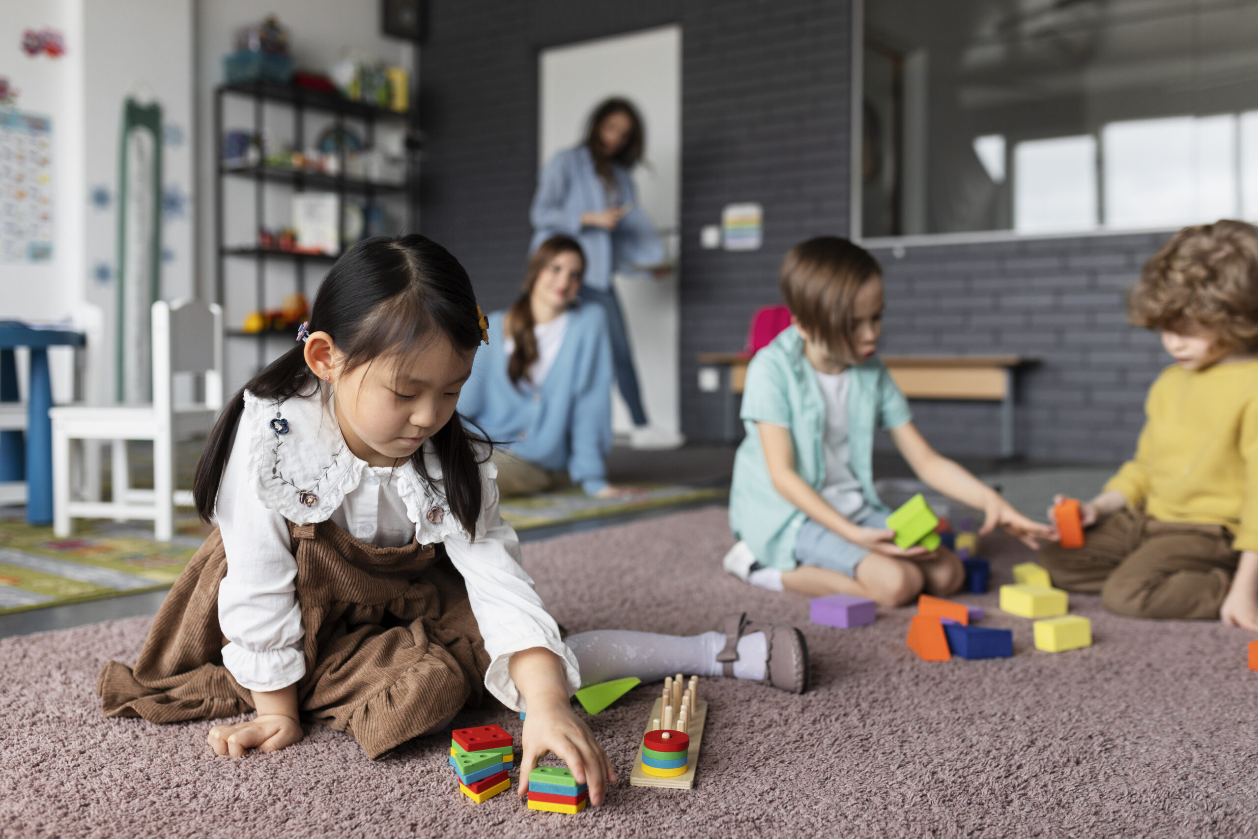 full-shot-kids-playing-together-kindergarten